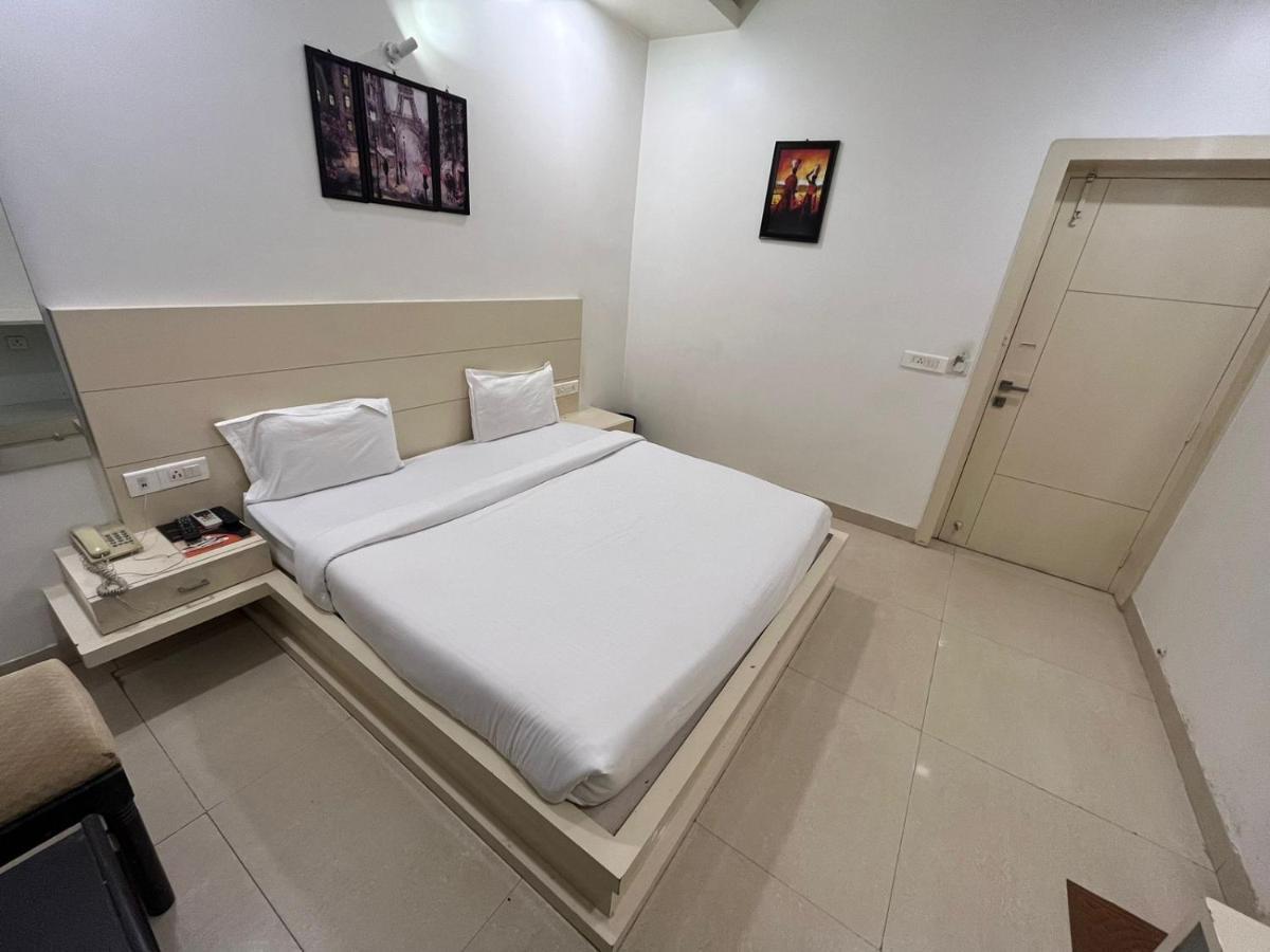 Hotel Sahib'S Red Carpet - Family & Corporate Hotel Chain Agra (Uttar Pradesh) Exterior foto