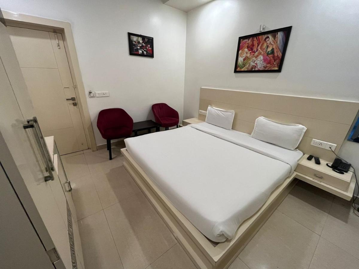 Hotel Sahib'S Red Carpet - Family & Corporate Hotel Chain Agra (Uttar Pradesh) Exterior foto