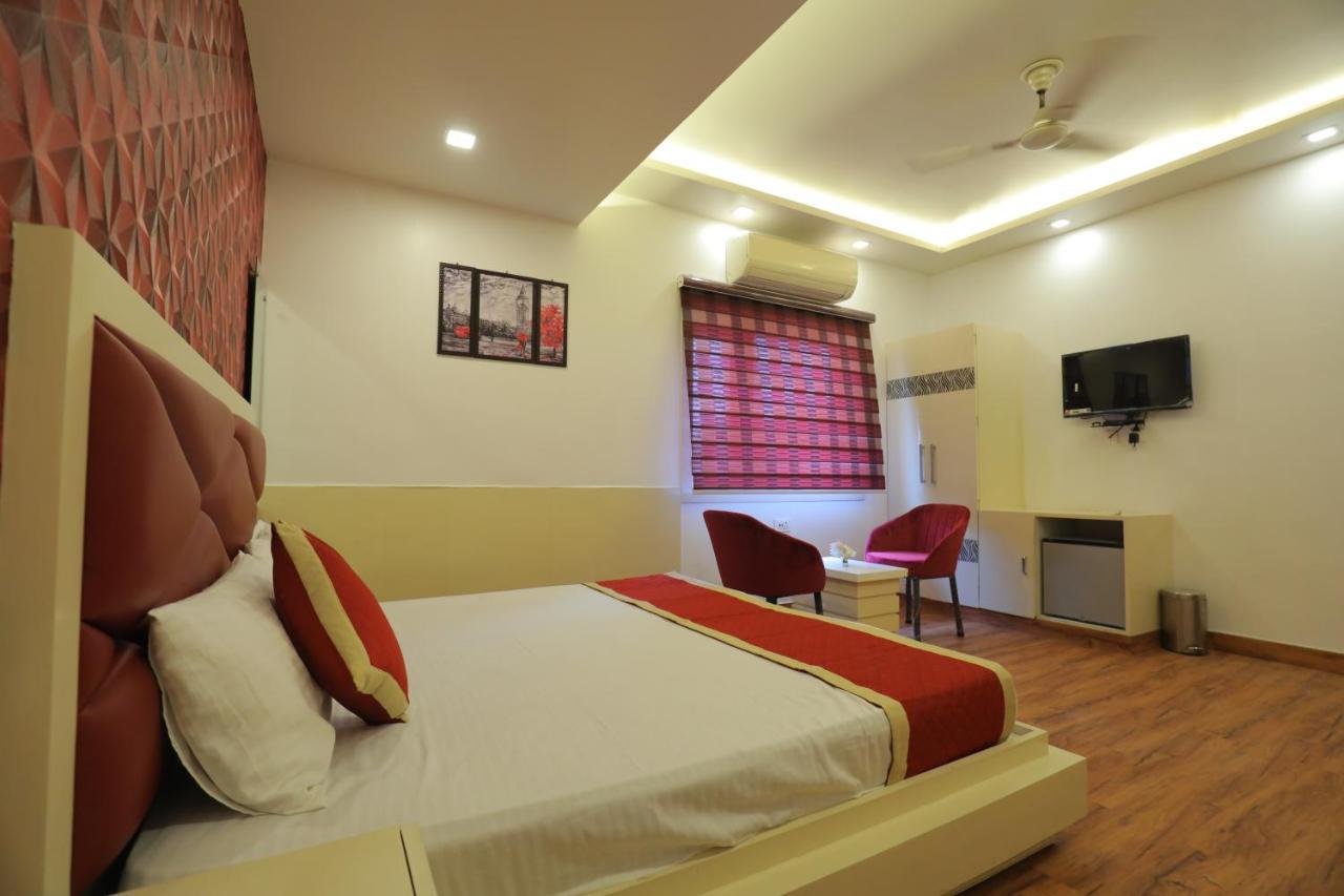 Hotel Sahib'S Red Carpet - Family & Corporate Hotel Chain Agra (Uttar Pradesh) Exterior foto